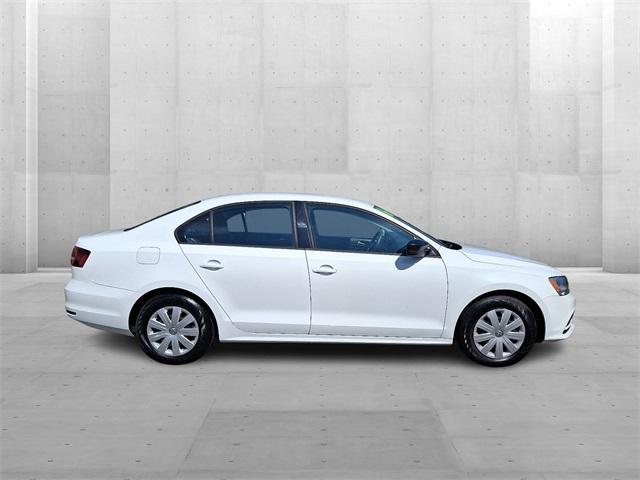 Photo of 2016 Pure White Volkswagen Jetta