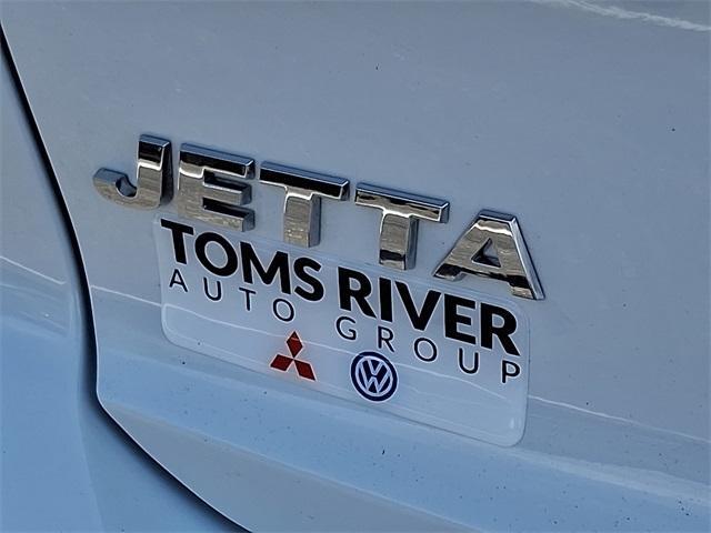 Photo of 2016 Pure White Volkswagen Jetta