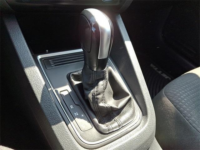 Photo of 2016 Pure White Volkswagen Jetta
