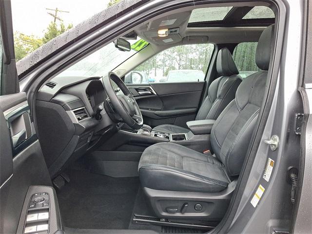Photo of 2022 Mercury Gray Metallic Mitsubishi Outlander