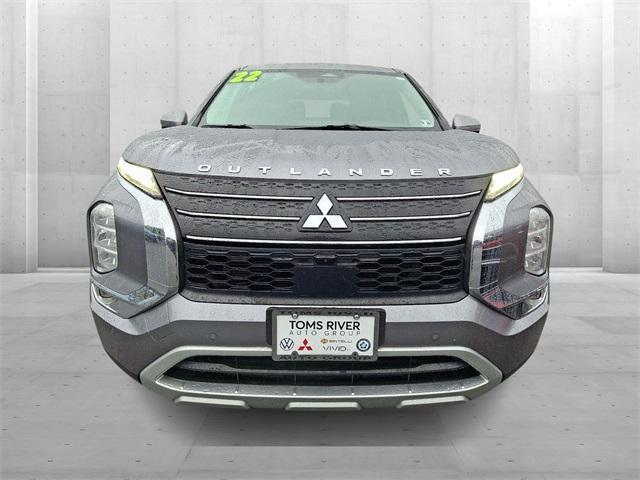 Photo of 2022 Mercury Gray Metallic Mitsubishi Outlander