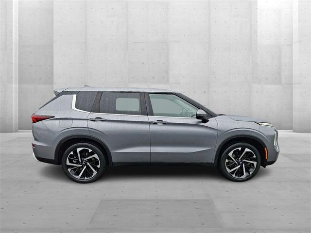 Photo of 2022 Mercury Gray Metallic Mitsubishi Outlander