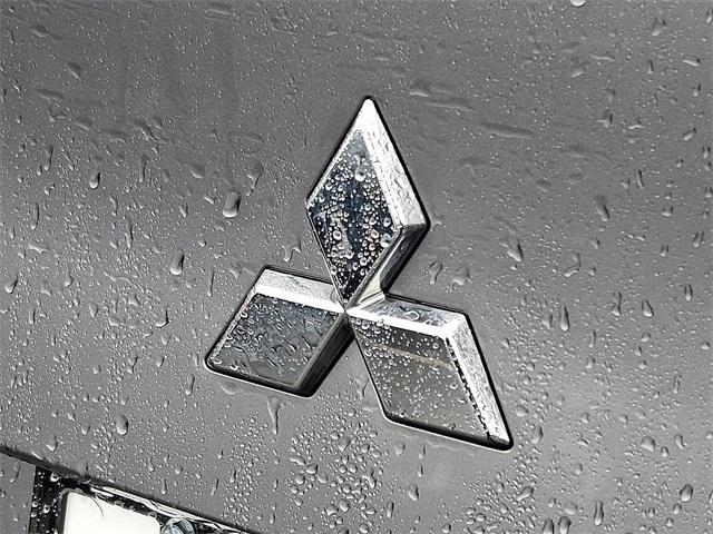 Photo of 2022 Mercury Gray Metallic Mitsubishi Outlander