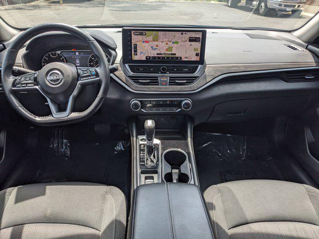 Photo of 2024 Super Black Clearcoat Nissan Altima