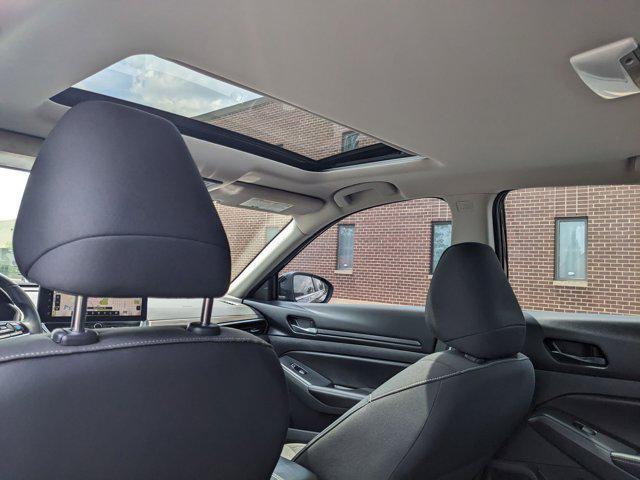Photo of 2024 Super Black Clearcoat Nissan Altima