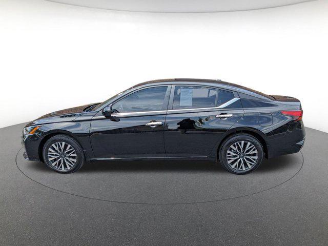 Photo of 2024 Super Black Clearcoat Nissan Altima