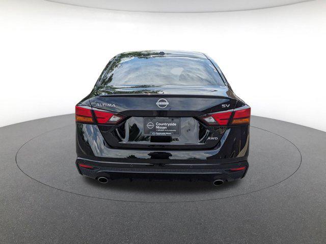 Photo of 2024 Super Black Clearcoat Nissan Altima