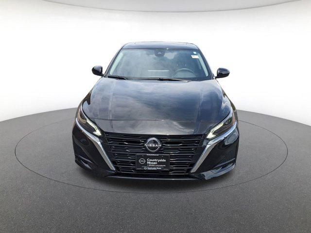 Photo of 2024 Super Black Clearcoat Nissan Altima