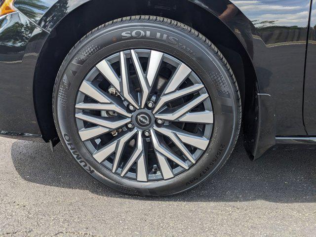 Photo of 2024 Super Black Clearcoat Nissan Altima