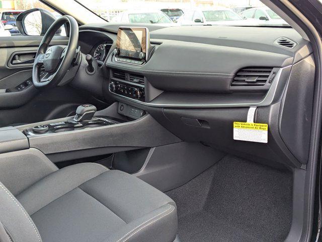 Photo of 2025 Super Black Nissan Rogue