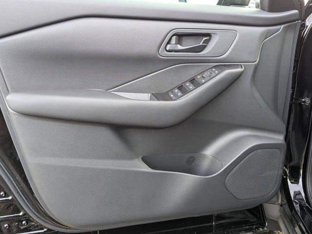 Photo of 2025 Super Black Nissan Rogue