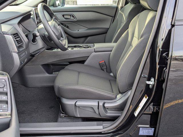 Photo of 2025 Super Black Nissan Rogue