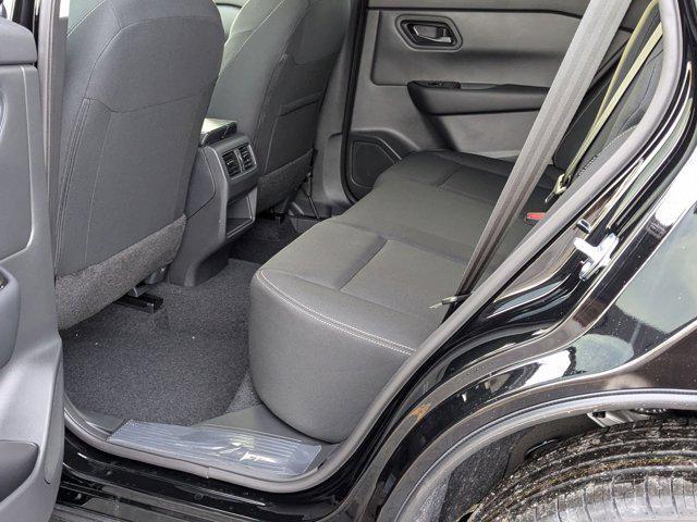 Photo of 2025 Super Black Nissan Rogue