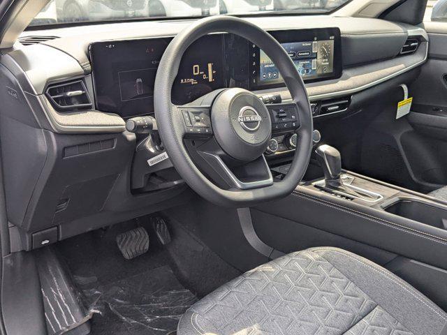 Photo of 2025 Gun Metallic Nissan Kicks