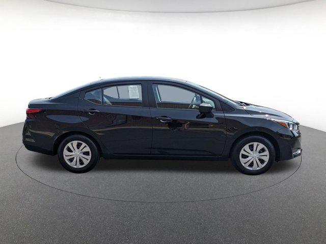 Photo of 2023 Super Black Metallic Nissan Versa