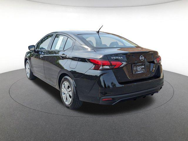 Photo of 2023 Super Black Metallic Nissan Versa