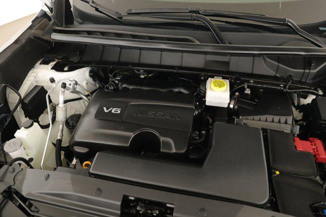 Photo of 2023 Pearl White Tricoat Nissan Pathfinder