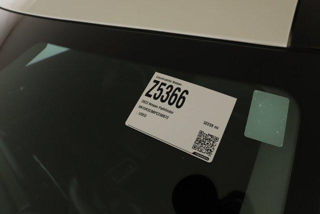 Photo of 2023 Pearl White Tricoat Nissan Pathfinder