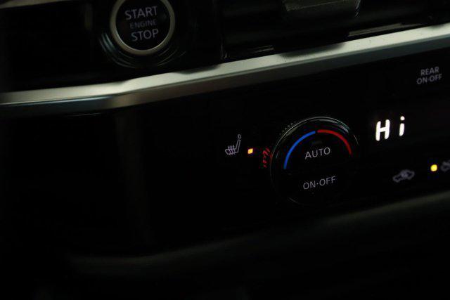 Photo of 2023 Pearl White Tricoat Nissan Pathfinder