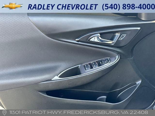 Photo of 2021 Silver Ice Metallic Chevrolet Malibu