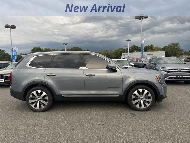 Photo of 2022 Everlasting Silver Kia Telluride