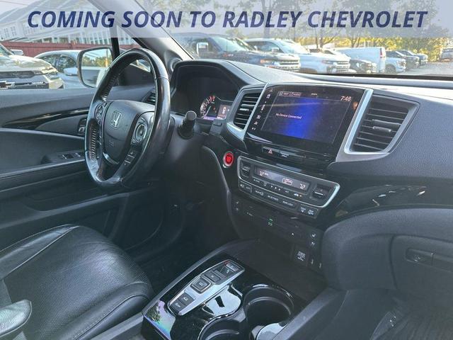 Photo of 2018 Crystal Black Pearl Honda Pilot
