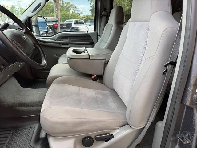 Photo of 2005 Tan Ford F-350