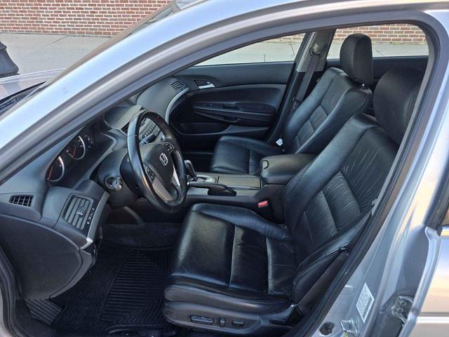 Photo of 2011 Alabaster Silver Metallic Honda Accord