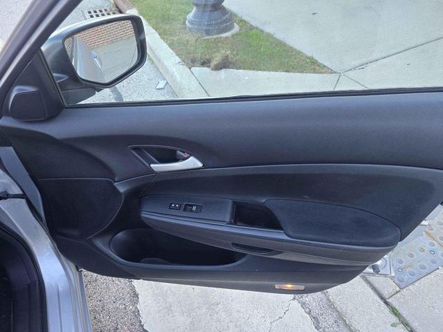 Photo of 2011 Alabaster Silver Metallic Honda Accord