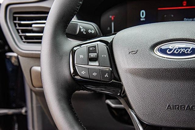 Photo of 2025 Agate Black Metallic Ford Escape