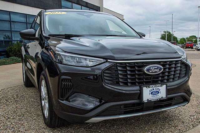 Photo of 2025 Agate Black Metallic Ford Escape