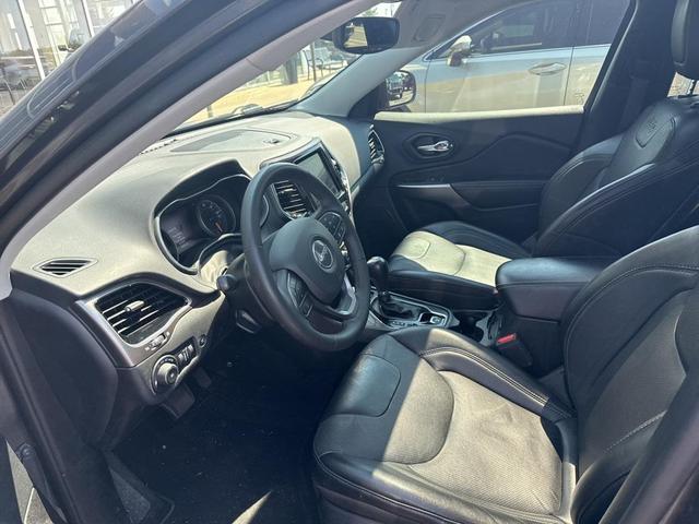 Photo of 2022 Granite Crystal Metallic Clearcoat Jeep Cherokee