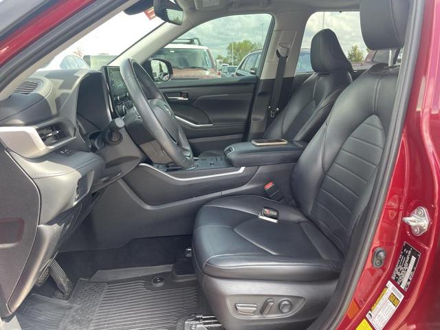 Photo of 2022 Ruby Flare Pearl Toyota Highlander