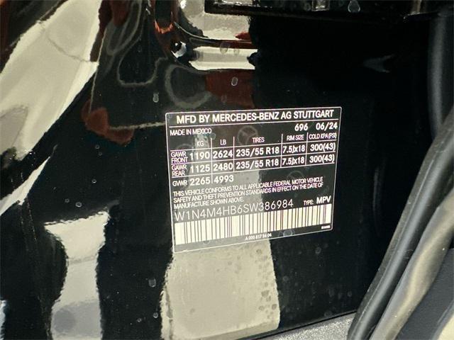 Photo of 2025 Night Black Mercedes-Benz GLB 250