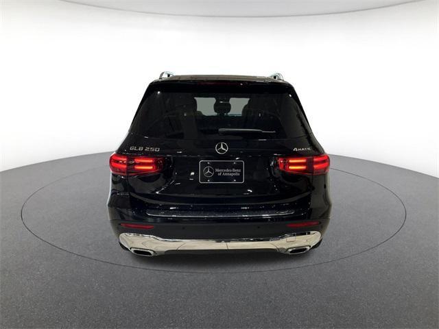 Photo of 2025 Night Black Mercedes-Benz GLB 250
