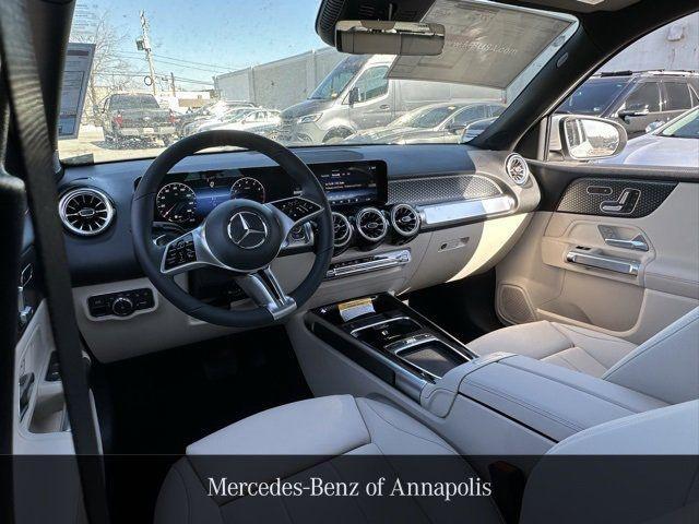 Photo of 2025 Polar White Mercedes-Benz GLB 250