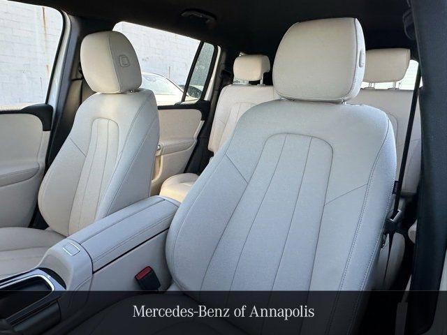Photo of 2025 Polar White Mercedes-Benz GLB 250