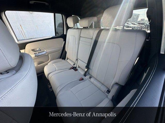 Photo of 2025 Polar White Mercedes-Benz GLB 250