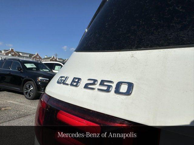 Photo of 2025 Polar White Mercedes-Benz GLB 250
