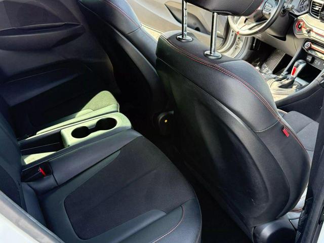 Photo of 2020 Chalk White Hyundai Veloster
