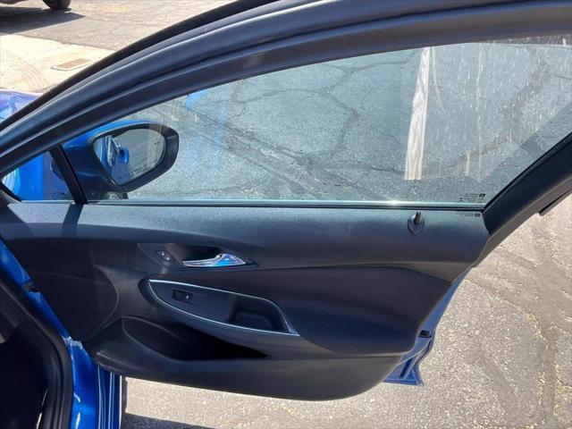 Photo of 2017 Kinetic Blue Metallic Chevrolet Cruze