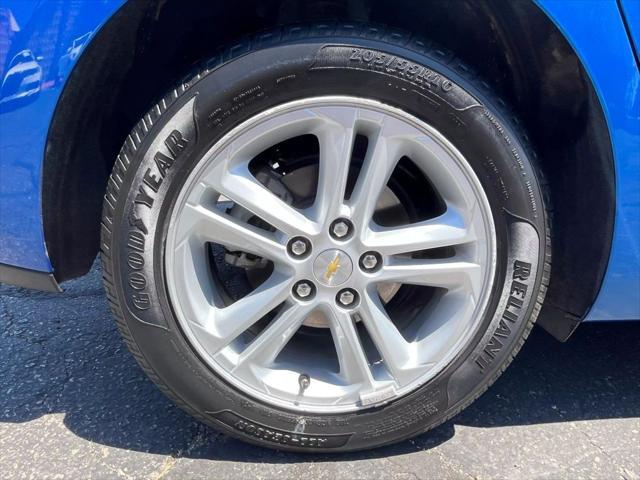 Photo of 2017 Kinetic Blue Metallic Chevrolet Cruze