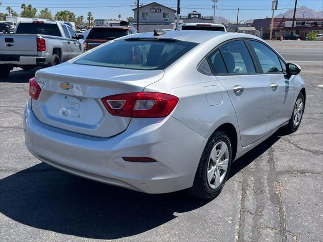 Photo of 2017 Silver Ice Metallic Chevrolet Cruze