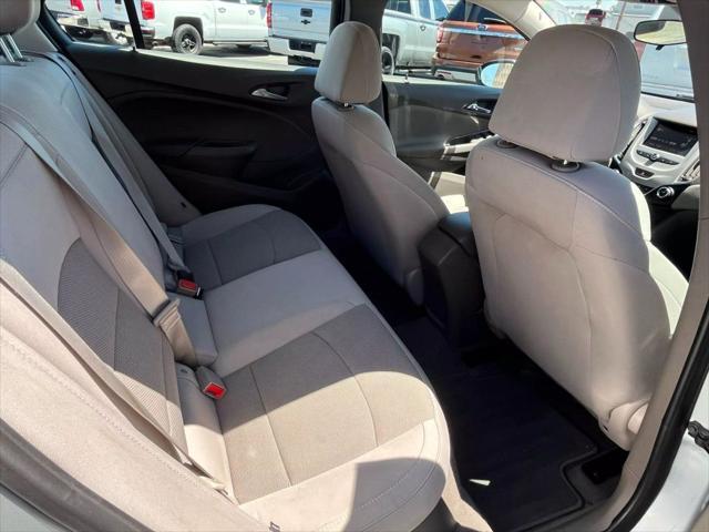 Photo of 2017 Silver Ice Metallic Chevrolet Cruze