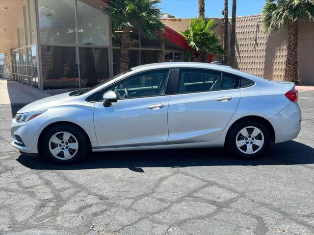 Photo of 2017 Silver Ice Metallic Chevrolet Cruze