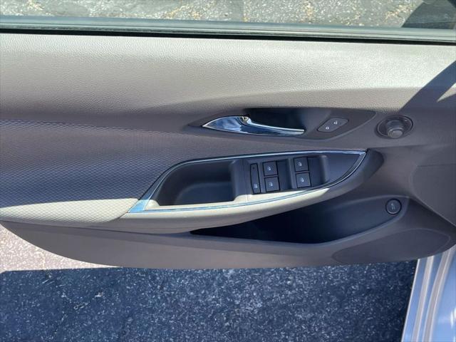 Photo of 2017 Silver Ice Metallic Chevrolet Cruze