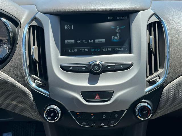 Photo of 2017 Silver Ice Metallic Chevrolet Cruze