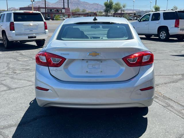 Photo of 2017 Silver Ice Metallic Chevrolet Cruze