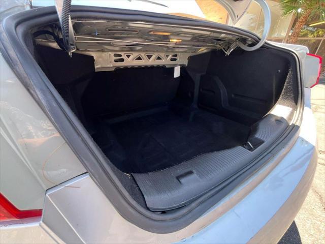Photo of 2017 Silver Ice Metallic Chevrolet Cruze