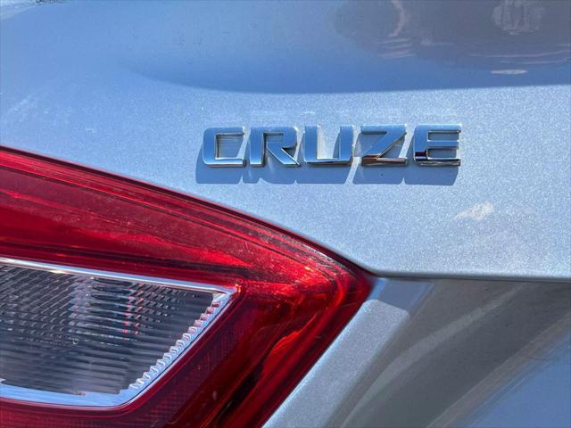Photo of 2017 Silver Ice Metallic Chevrolet Cruze